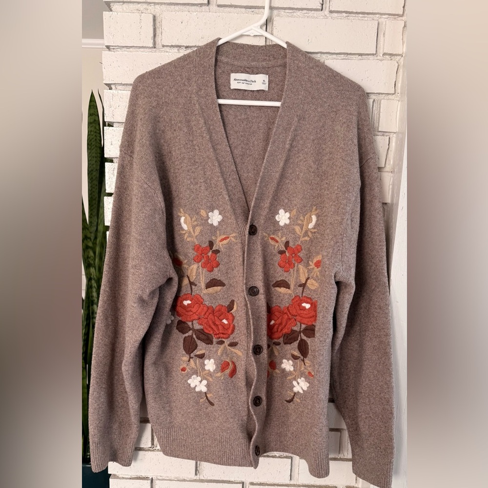 Abercrombie & Fitch Men’s XL Floral Embroidered Cardigan Cottagecore Grandpa